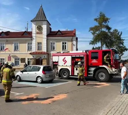 Plama oleju na drodze w Baranowie Sandomierskim – interwencja OSP