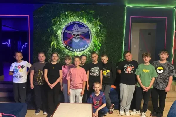 Klasa 4 z Gorzyc świętowała Dzień Chłopaka w laserowym labiryncie