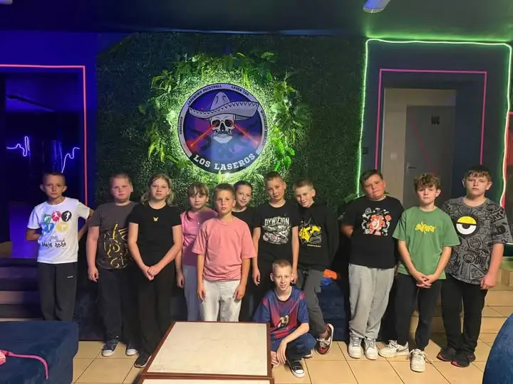 Klasa 4 z Gorzyc świętowała Dzień Chłopaka w laserowym labiryncie