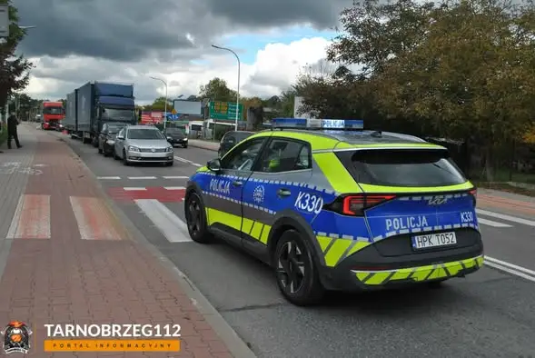 Kolizja trzech aut na ul. Sikorskiego w Tarnobrzegu. Dwie osoby ranne