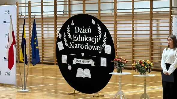 Dzień Edukacji Narodowej w Zespole Szkół nr 2 – historia, czerwony dywan i szkolny Fashion Week