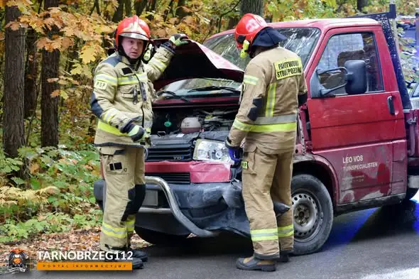 Zderzenie dwóch aut dostawczych na drodze Furmany–Żupawa. Jeden kierowca ukarany mandatem