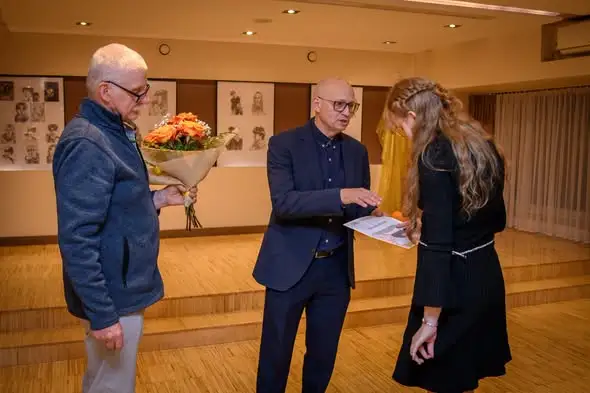 Wernisaż rysunku Weroniki Węgorek w Nowej Dębie – artystyczny debiut młodej artystki