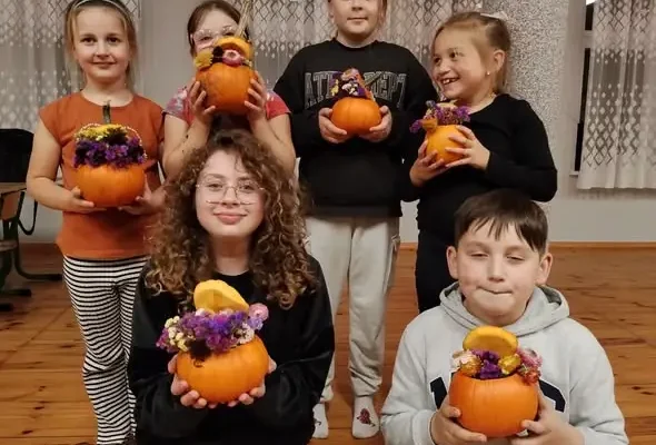 Jesienne dekoracje z dyni – kreatywne zajęcia w Placówce w Krawcach