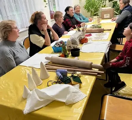 Warsztaty ceramiczne w Stalach – mieszkańcy odkrywali radość tworzenia