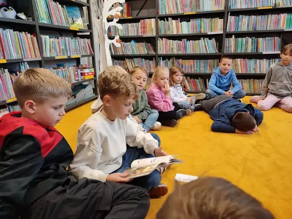 Noc Bibliotek w Baranowie: czytanie, kreatywne warsztaty i kino dla najmłodszych
