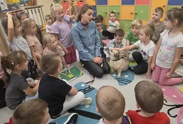 Przedszkolaki z Baranowa Sandomierskiego pomagają zwierzętom z Przytuliska w Nowej Dębie