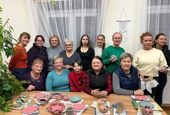 Warsztaty ceramiczne w Stalach – mieszkańcy odkrywali radość tworzenia