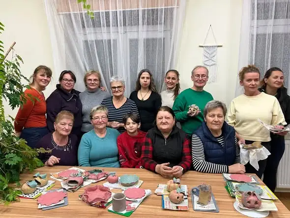 Warsztaty ceramiczne w Stalach – mieszkańcy odkrywali radość tworzenia