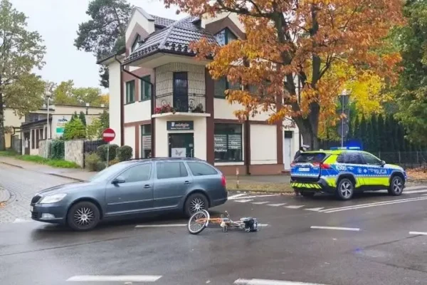 Tarnobrzeg: rowerzystka ranna po zderzeniu ze Skodą na skrzyżowaniu 1 Maja i Niepodległości
