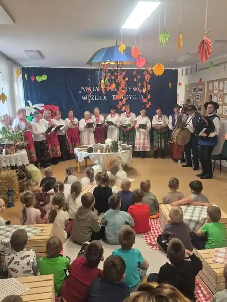 Wydrzowianie uczyli przedszkolaki z Grębowa dawnych wiejskich tradycji