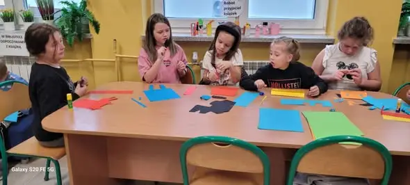 „Drzewo przyjaźni z książką” – kreatywne zajęcia czytelnicze w Baranowie Sandomierskim